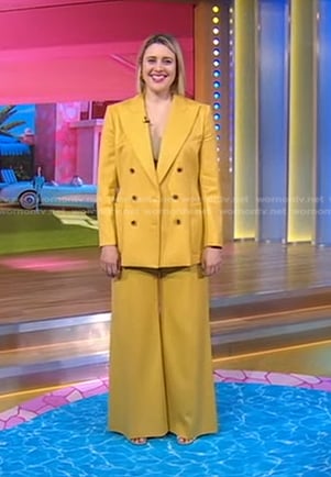 Greta Gerwig’s yellow pant suit on Good Morning America