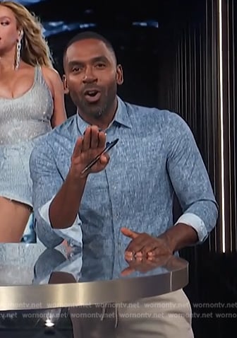 Justin’s blue button down shirt on E! News
