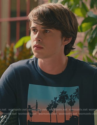 Kyles’ blue sunset graphic tee on Sweet Magnolias
