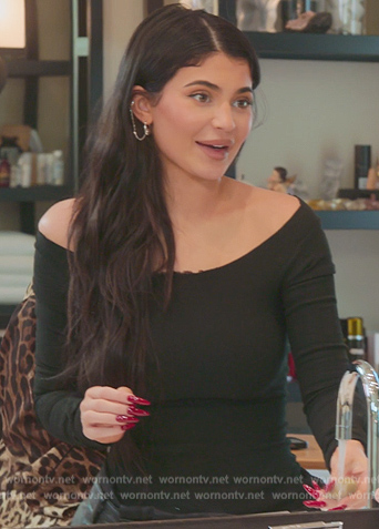 Kylie’s black leather skirt and distressed top on The Kardashians