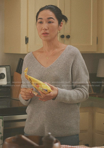 Laurel’s grey ribbed v-neck sweater on The Summer I Turned Pretty