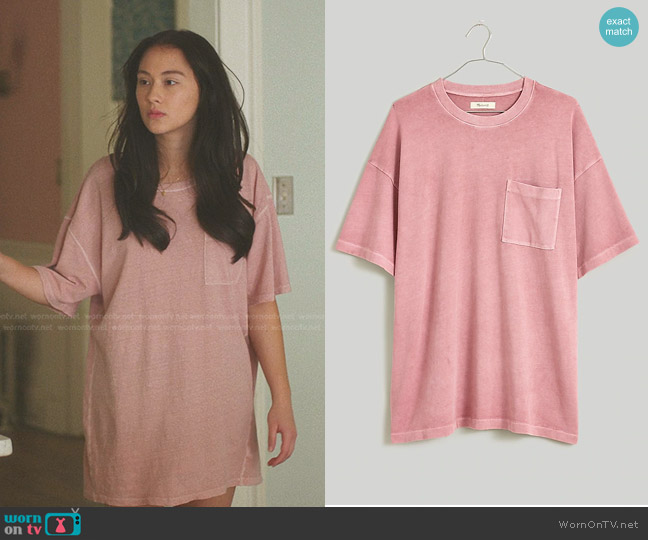 Madewell Garment-Dyed Oversized Pocket Tee worn by Belly Conklin (Lola Tung) on The Summer I Turned Pretty