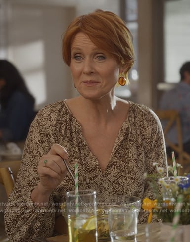 Miranda’s floral print v-neck dress on And Just Like That