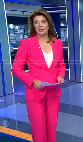 Norah’s fuchsia pink suit on CBS Evening News