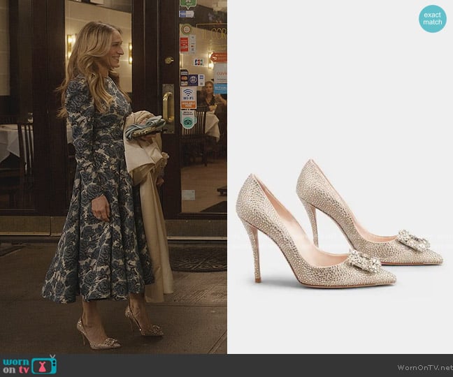 Roger Vivier Flower Strass Buckle Allover Strass Pumps in Satin worn by Carrie Bradshaw (Sarah Jessica Parker) on And Just Like That