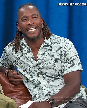 Scott’s green abstract print shirt on Access Hollywood