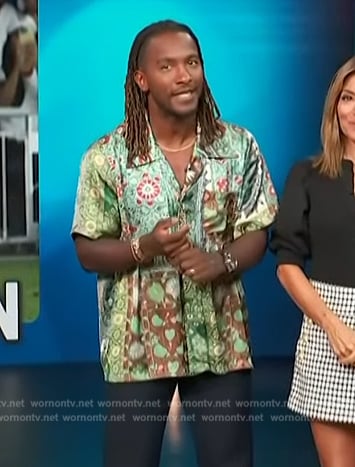 Scott’s green paisley print shirt on Access Hollywood