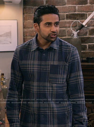 Sid’s blue plaid shirt on How I Met Your Father