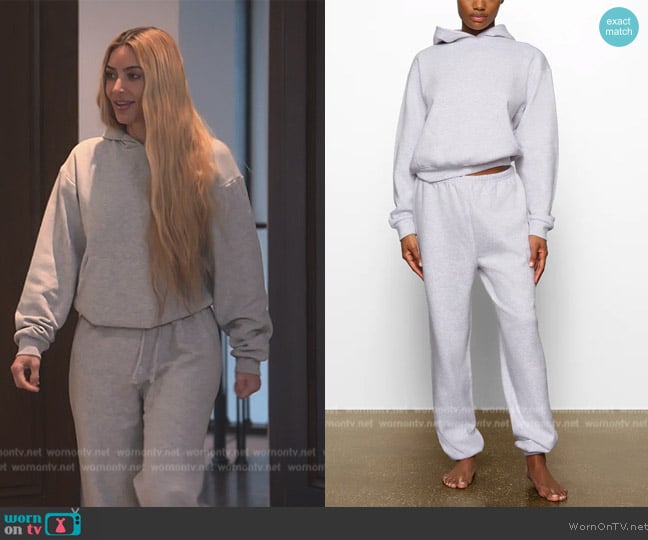Grey Sweats Kim Kardashian Grey Joggers WornOnTV: Kim's Gray