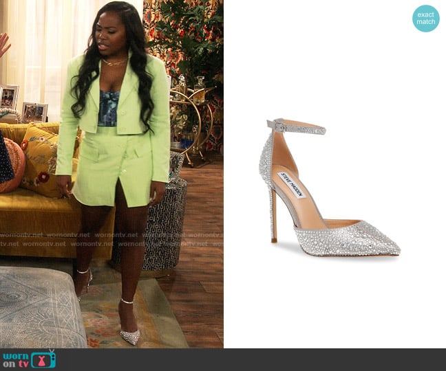 Steve Madden Ravaged Sandals in Silver worn by Harper (Laci Mosley) on iCarly