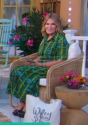 Tory Johnson’s green tie dye shirtdress on Good Morning America