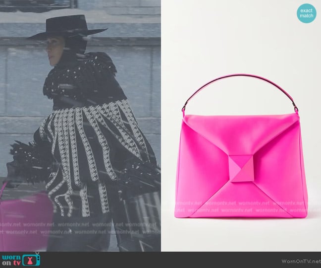 Valentino Valentino Garavani One Stud leather tote worn by Lisa Todd Wexley (Nicole Ari Parker) on And Just Like That