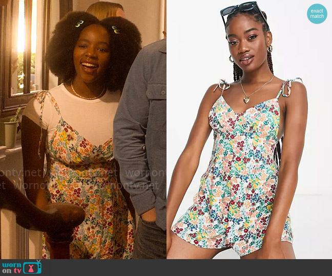 ASOS Design Tie shoulder cupped romper in floral worn by Tara Jones (Corinna Brown) on Heartstopper