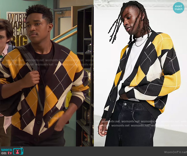 Bershka Argyle cardigan in yellow and gray worn by Booker Baxter (Issac Ryan Brown) on Ravens Home