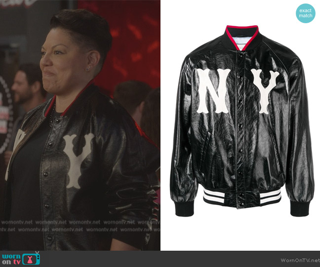 Gucci Black New York Yankees Edition Leather Bomber worn by Che Diaz (Sara Ramirez) on And Just Like That