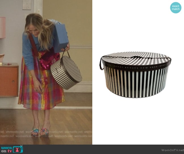 Henri Bendel Large Stripe Hat Box worn by Carrie Bradshaw (Sarah Jessica Parker) on And Just Like That
