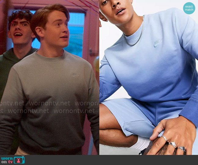 Nike French terry sweat in blue ombre effect worn by Nick Nelson (Kit Connor) on Heartstopper