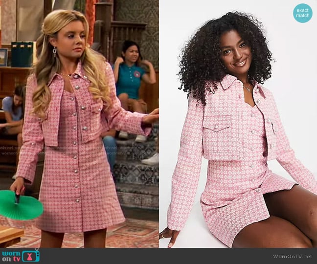 Urban Revivo Mini Denim Dress in pink worn by Destiny Baker (Mallory James Mahoney) on Bunkd