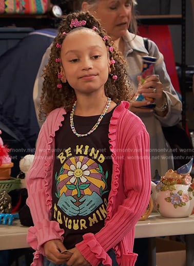 Alice’s two-tone cardigan on Ravens Home