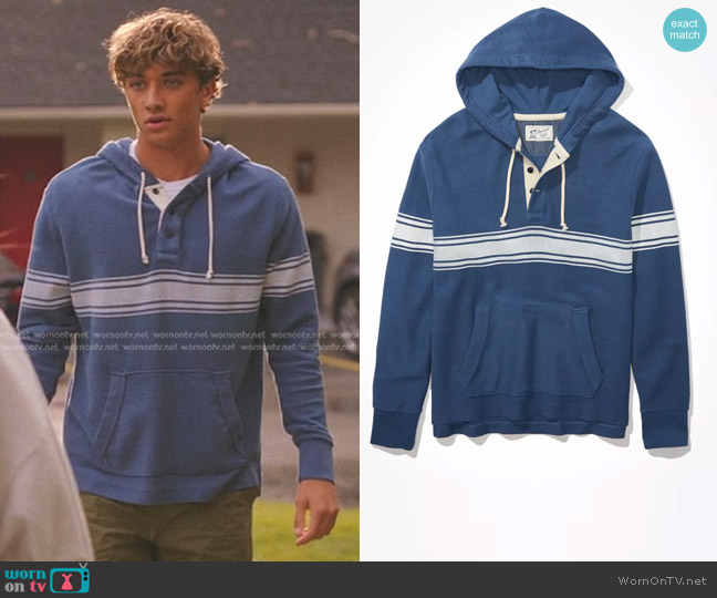 American Eagle Bonfire Fleece Baja Hoodie worn by Jeremiah Fisher (Gavin Casalegno) on The Summer I Turned Pretty