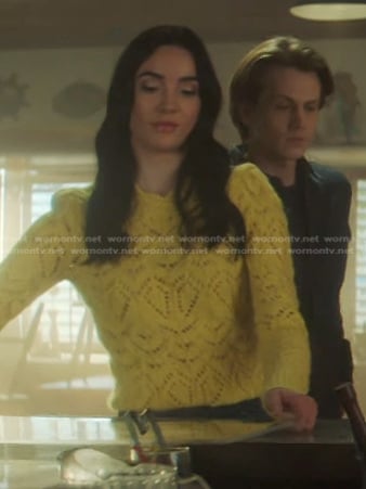 Bess’s yellow crochet sweater on Nancy Drew