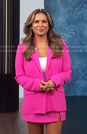 Carolina’s pink blazer and skirt on E! News