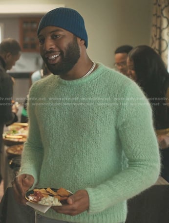 Deondray’s pastel green knit sweatert on The Chi