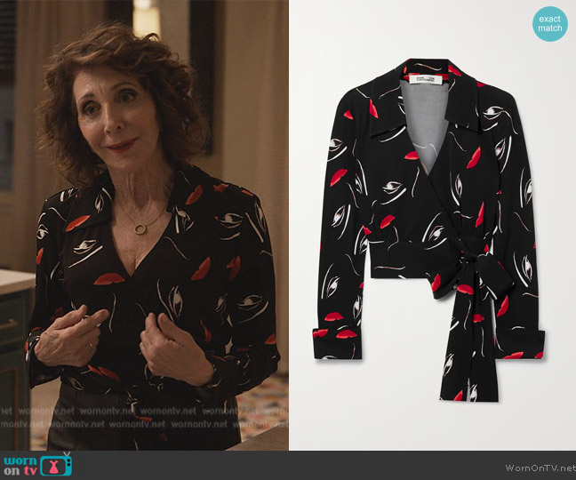 Diane Von Furstenberg Bobbie printed stretch-jersey wrap top worn by (Andrea Martin) on Only Murders in the Building