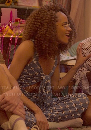 Elle’s blue tie bust jumpsuit on Heartstopper