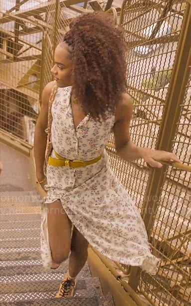 Elle’s floral sleeveless shirtdress and tie dye boots on Heartstopper