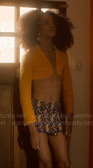 Elle’s orange crop top with ring and printed mini skirt on Heartstopper