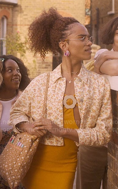 Elle’s yellow cutout mini dress with flower buckle and floral denim jacket on Heartstopper
