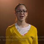 Emmy’s yellow v-neck sweater and plaid skirt on High School Musical The Musical The Series