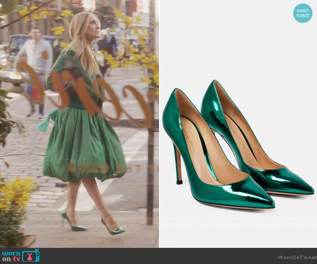 Gianvito Rossi Gianvito 105 metallic leather pumps worn by Carrie Bradshaw (Sarah Jessica Parker) on And Just Like That