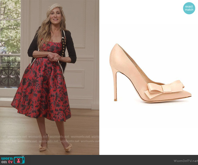 Gianvito Rossi Kyoto Blush Pumps worn by Carrie Bradshaw (Sarah Jessica Parker) on And Just Like That