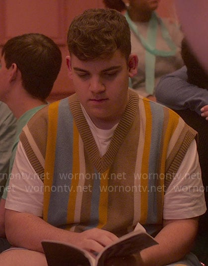 Isaac’s brown striped sweater vest on Heartstopper