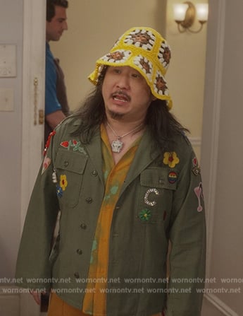 Jackie’s yellow floral crochet bucket hat on And Just Like That