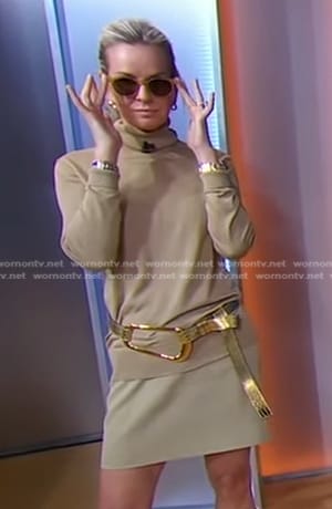 Jennifer’s metallic belt on Good Morning America