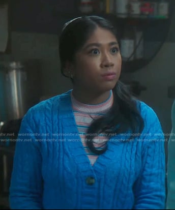 Jesse’s blue cable knit cardigan on Nancy Drew