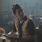 Jugheads brown stirpe polo on Riverdale