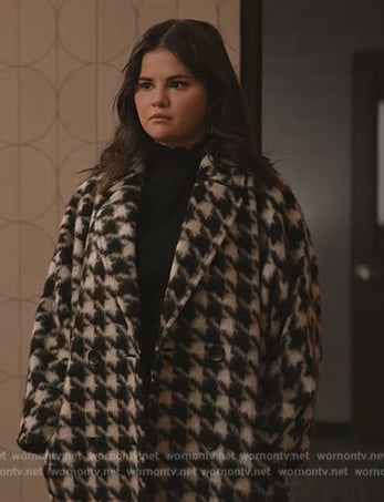 Mabel’s houndstooth coat on Only Murders in the Building
