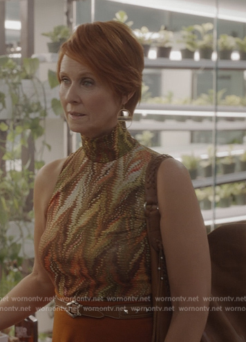 Miranda’s abstract print sleeveless turtleneck top on And Just Like That