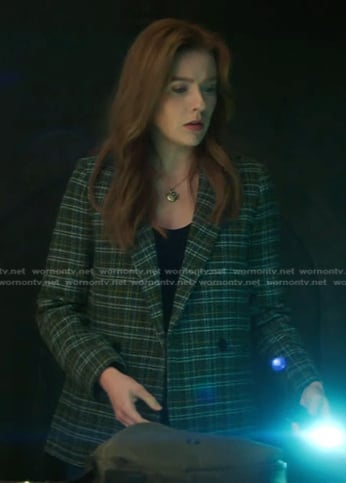Nancy’s green plaid blazer on Nancy Drew