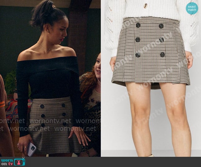 Only Pleated mini skirt in brown check worn by Gina (Sofia Wylie) on High School Musical The Musical The Series