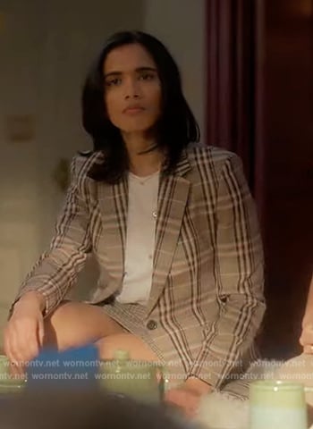 Nova’s plaid blazer on Grown-ish