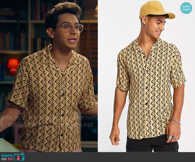 Pull & Bear Geometric print shirt in yellow worn by Carlos Rodriguez (Frankie A. Rodriguez) on High School Musical The Musical The Series