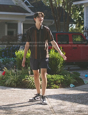 Steve’s black mixed print shirt on The Summer I Turned Pretty