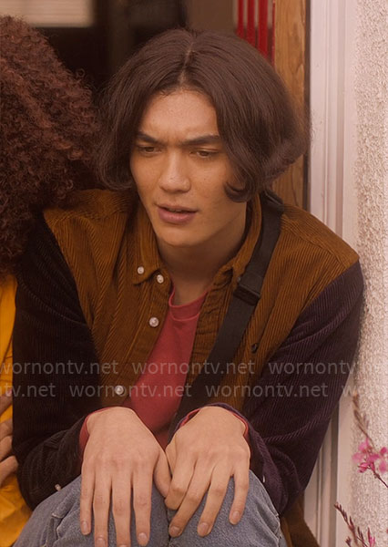 Tao’s brown and black corduroy shirt on Heartstopper