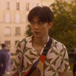 Tao’s green and brown geometric print shirt in Paris on Heartstopper