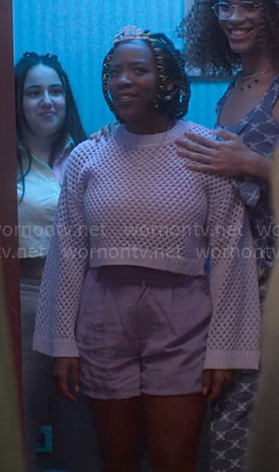 Tara’s purple eyelet sweater on Heartstopper